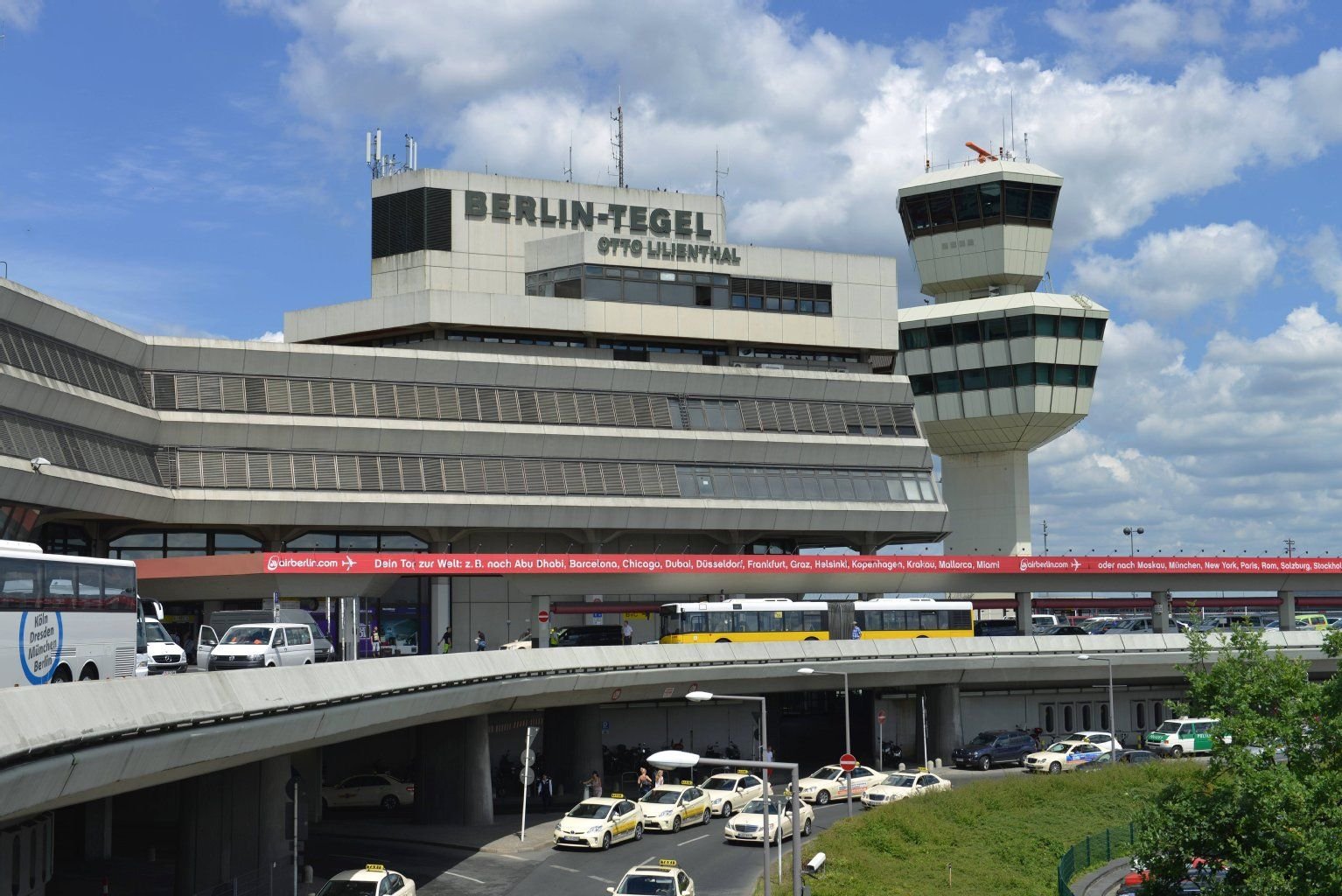 Am Flughafen Tegel erlaubte sich ein 33-Jähriger einen teuren Scherz.
