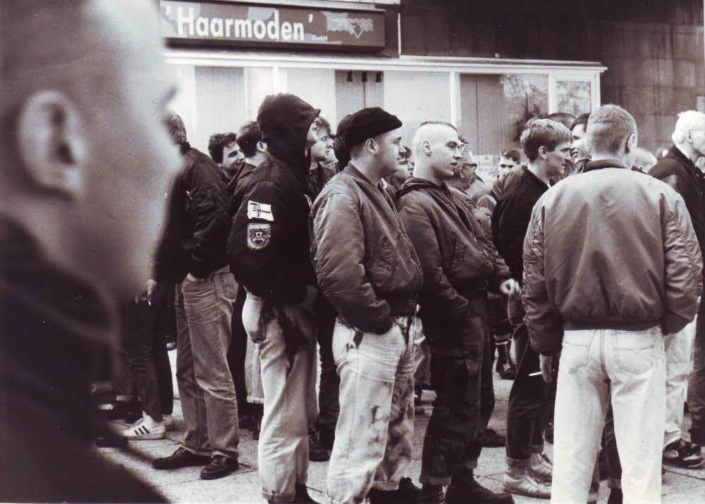 Als Halle noch Hochburg war: Nazi-Demo Anfang der 90er.