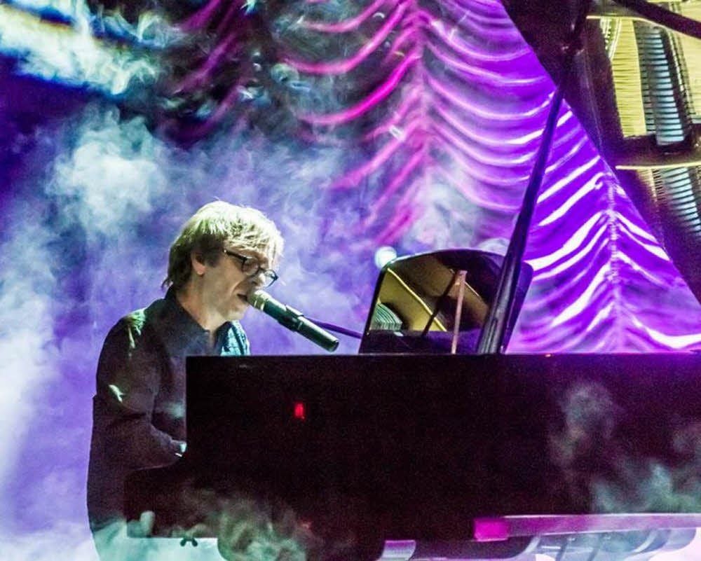 Purple Schulz greift bei der Aids-Gala im „Phönix“ in die Tasten.