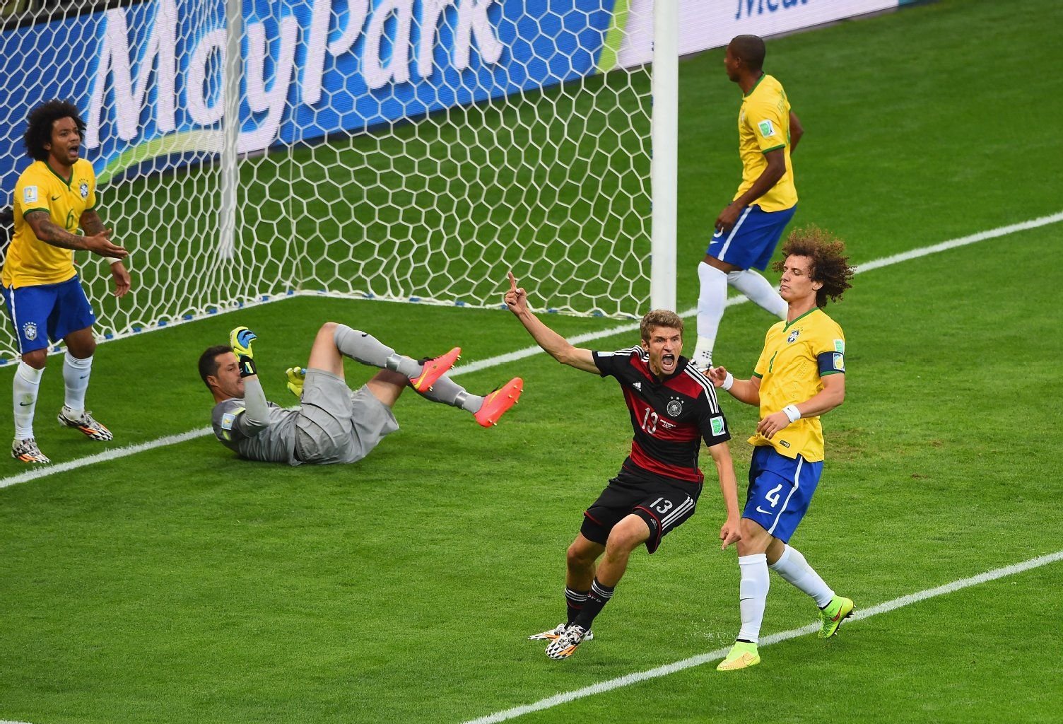 Thomas Müller trifft zum 1:0.