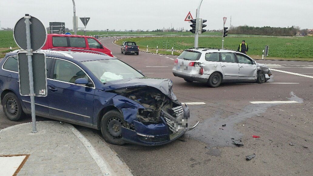 Zwei Fahrzeuge Kollidieren: Zwei Fahrzeuge Kollidieren: Erneut Auf Der B6n