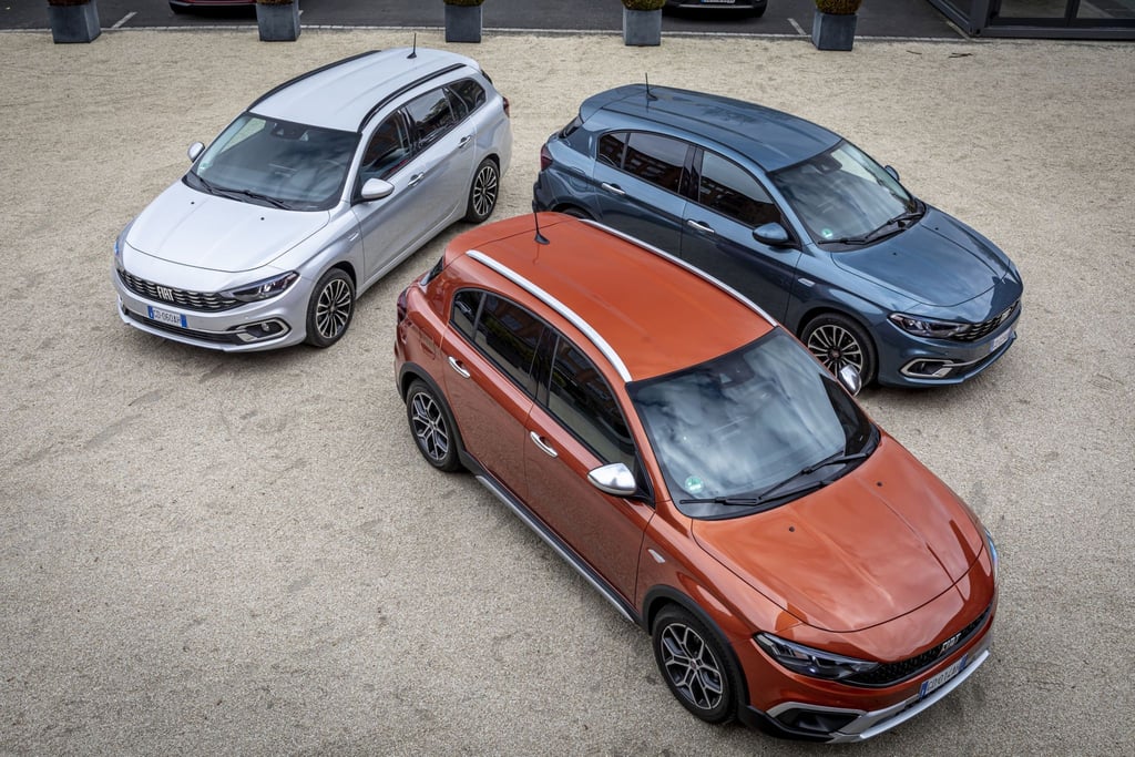 Tipo-Trio: Den aufgefrischten Tipo hat Fiat fortan als Kombi (l-r), Cross und als fünftüriges Schrägheckmodell im Programm.