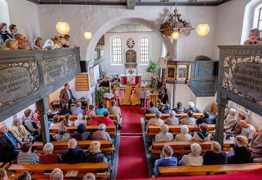 250 Besucher wurden beim Festgottesdienst in Radis gezählt.