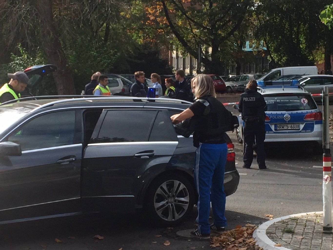 Polizeieinsatz in der Kreuzgasse in der Kölner Innenstadt. Das Gymnasium hat am Montagmittag Amok-Alarm ausgelöst.