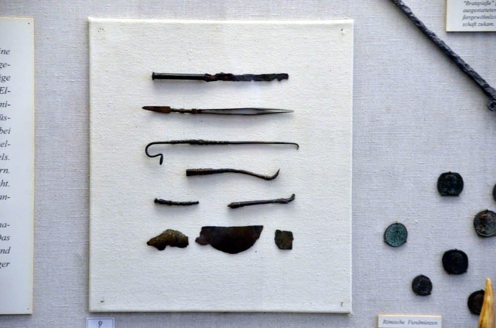 Das römische Arztbesteck wurde 1889 auf einem Feld bei Wilsleben entdeckt.