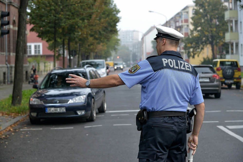 Auch die Polizei wirbt bei Autofahrern um Rücksicht für Schulanfänger.