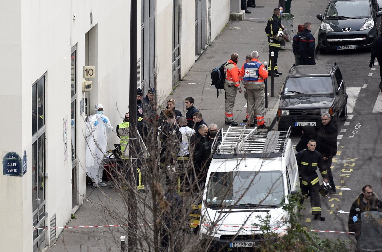 Bei einem Terroranschlag auf die Redaktion des französischen Satiremagazins "Charlie Hebdo" wurden mindestens zwölf Menschen getötet