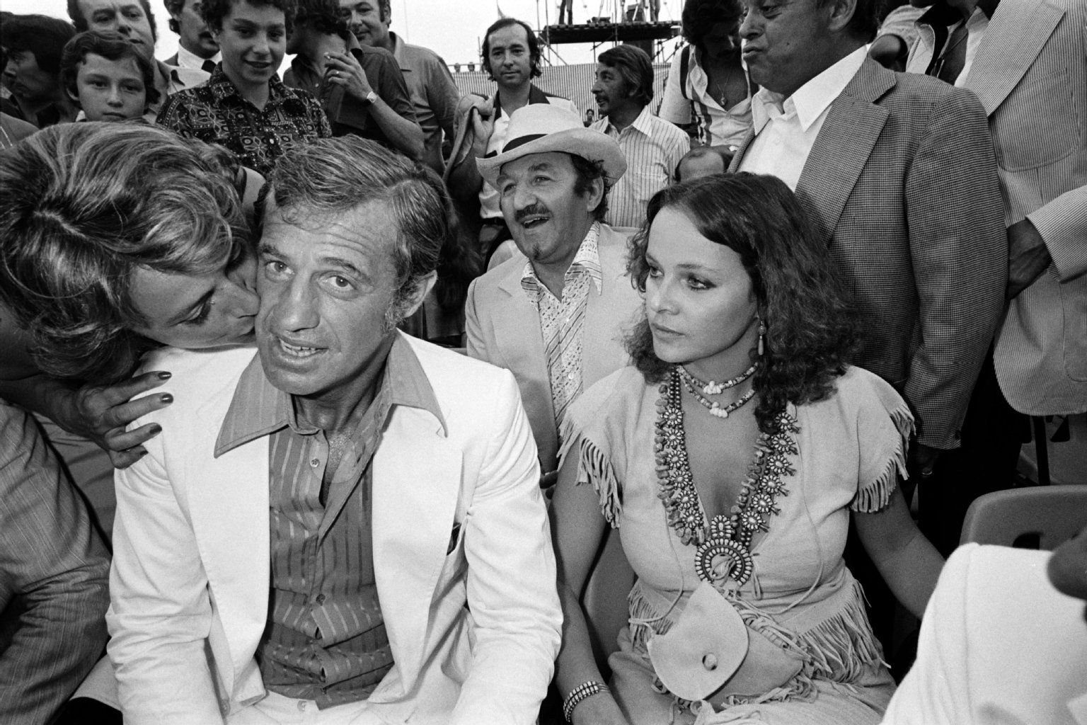 Laura Antonelli (r.) zusammen mit Jean-Paul Belmondo im Jahr 1976.