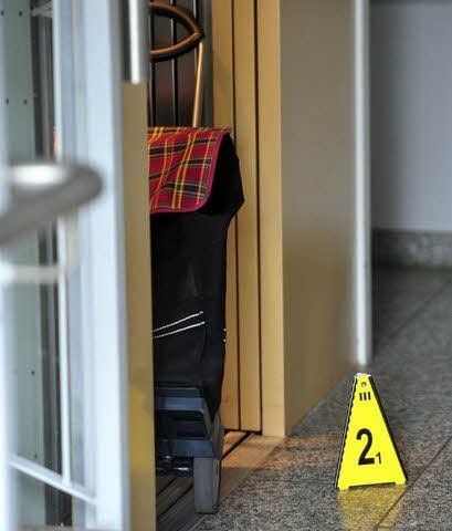 Spurensicherung im Haus.