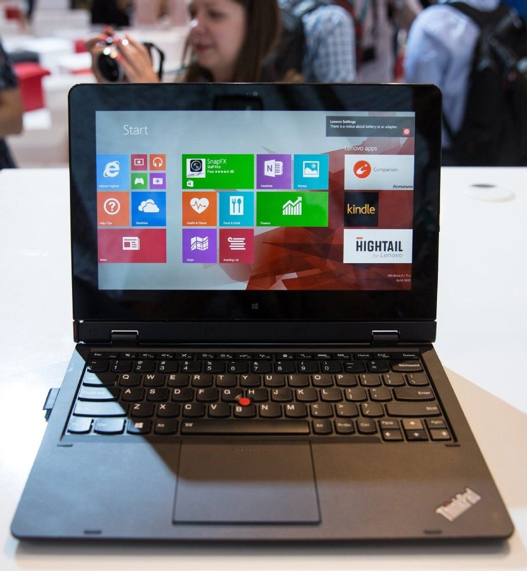 Das Ultrabook Lenovo Thinkpad Helix hat ein abnehmbares Display, das als Tablet genutzt werden kann. Es ist ein sogenanntes Detachable, sein Betriebssystem Windows 8.1 lässt sich auch über den Touchscreen bedienen.