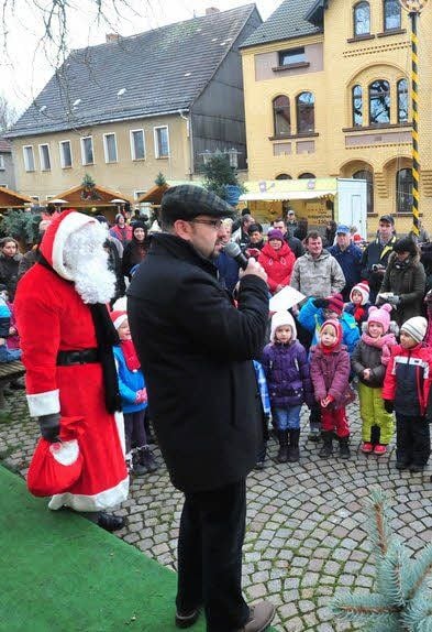 Bürgermeister Andy Haugk eröffnete den Weihnachtsmarkt.