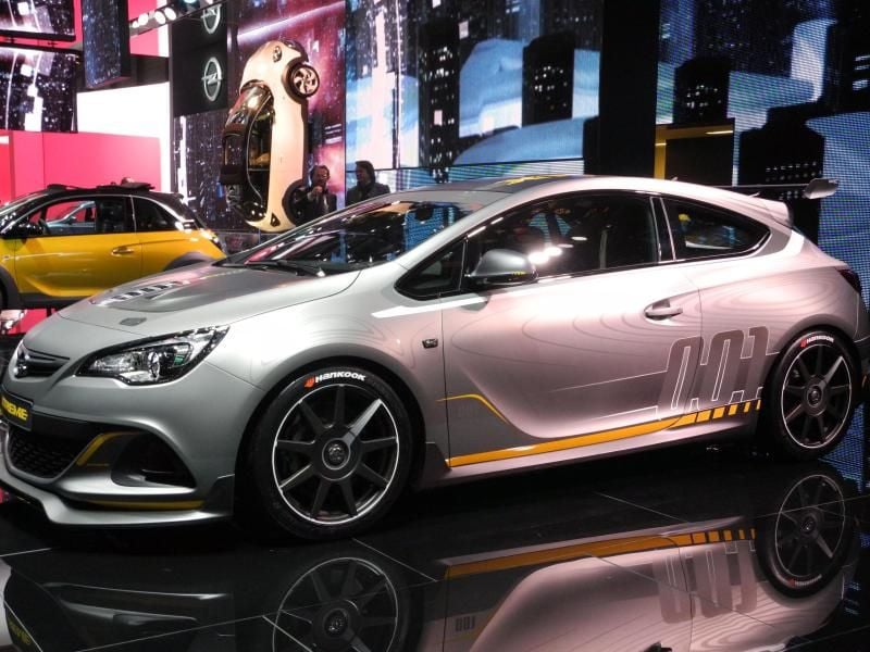 Opel zeigt in Genf die Studie Astra OPC Extreme mit 300 PS starkem Turbomotor.
