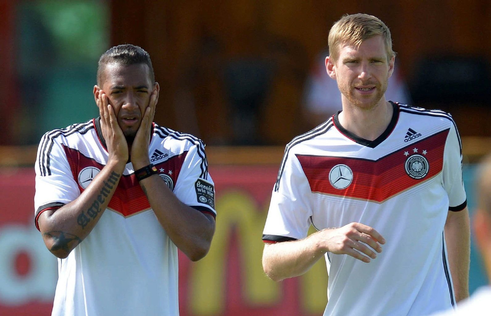Jerome Boateng (l.) und Per Mertesacker