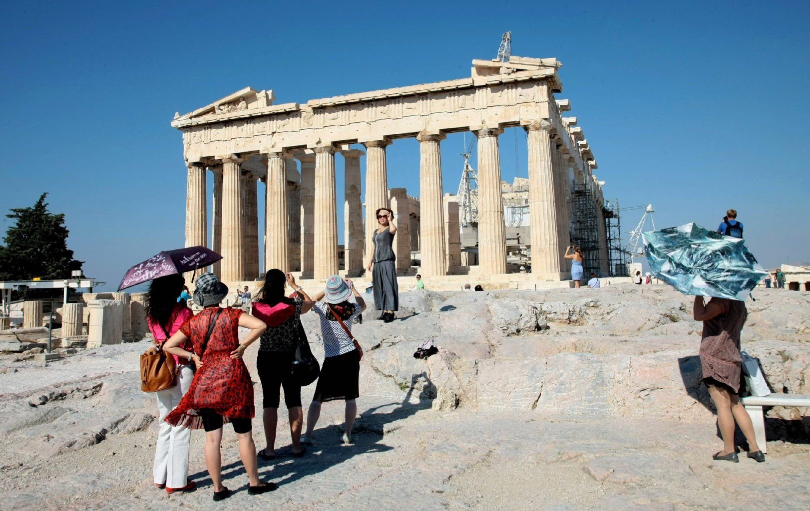 Eine der berühmtesten Sehenswürdigkeiten in Griechenland ist die Akropolis.