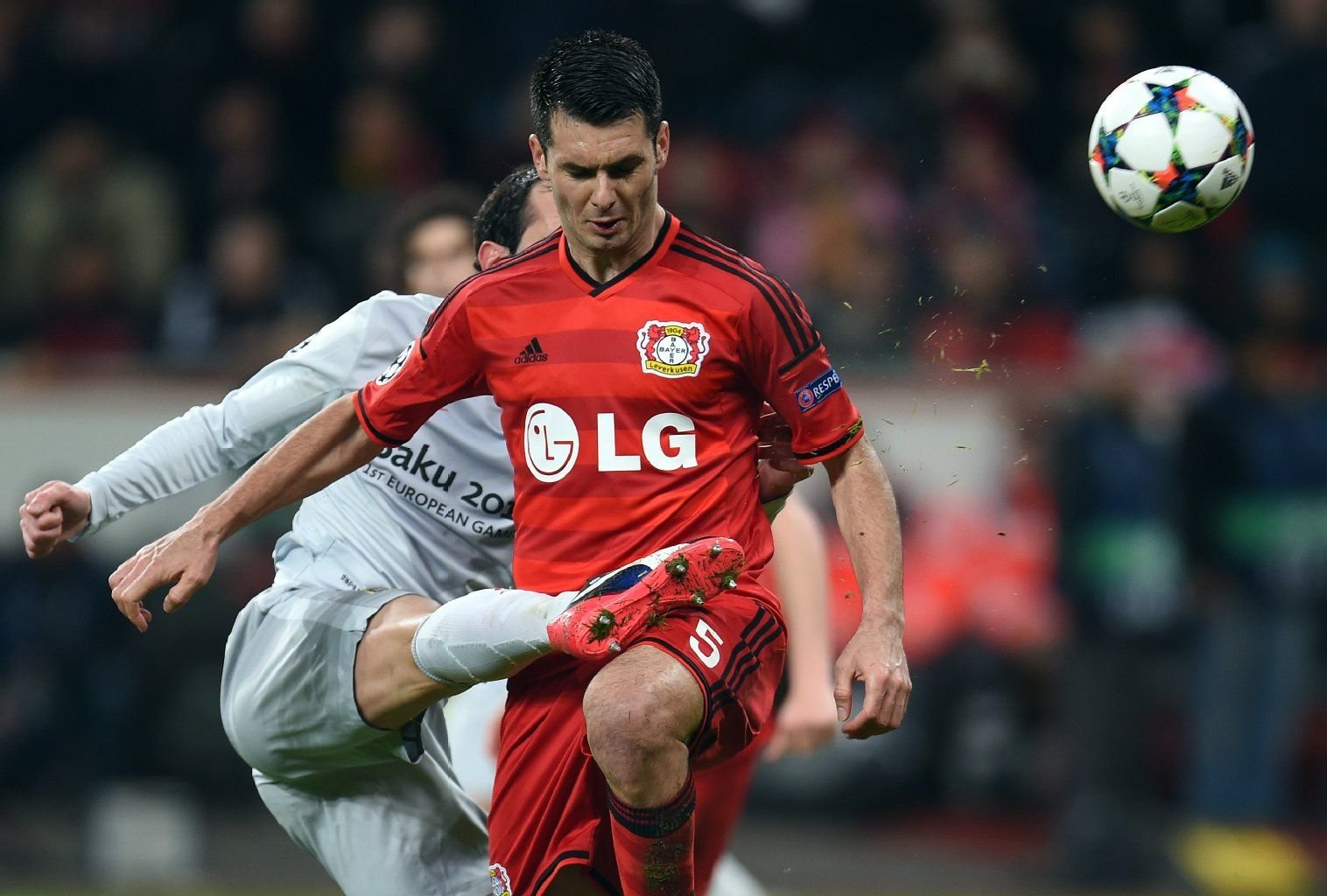 Emir Spahic ist bei Bayer Leverkusen nach seiner Prügelattacke gegen Stadionordner rausgeflogen.