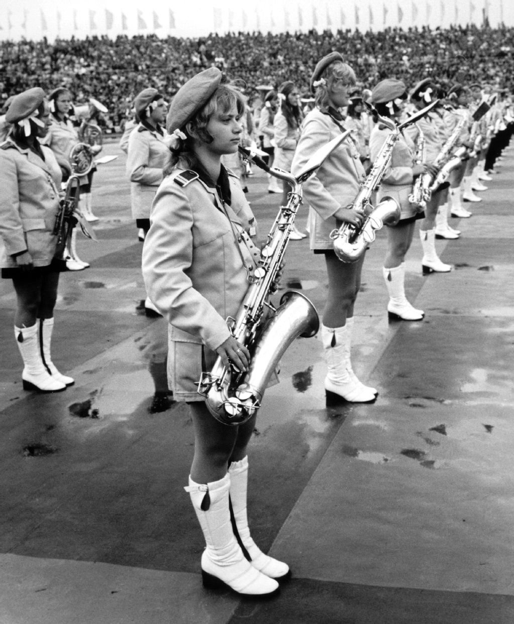 Das Ereignis des Jahres 1973 in der DDR waren die „X. Weltfestspiele der Jugend und Studenten“, die vom 28. Juli bis 5. August 1973 in der DDR-Hauptstadt stattfanden. Im Bild ist eine Kapelle im Stadion der Weltjugend zu sehen.