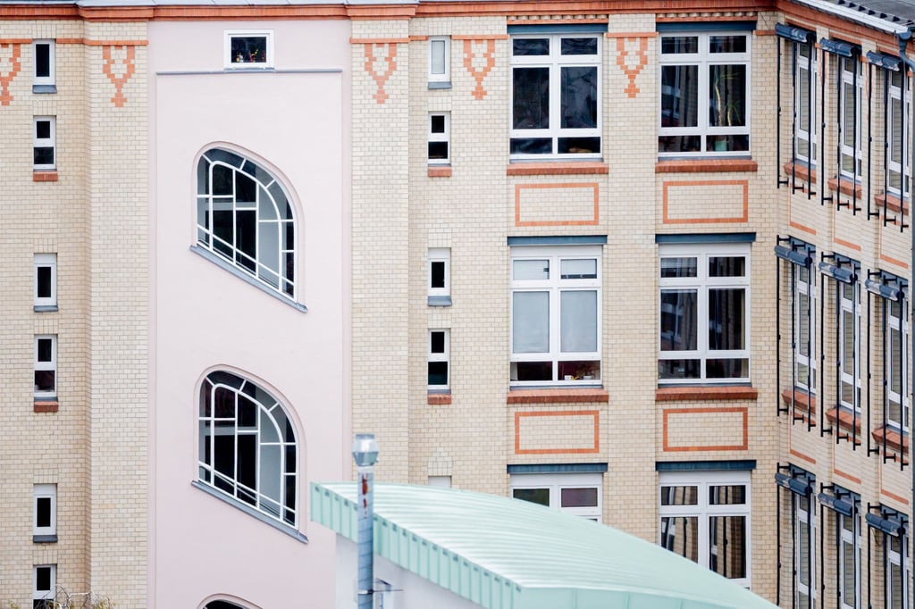 Die Fenster in Eigentumsanlagen gehören allen. Daher dürfen Eigentümer die Fenster ihrer Wohnung auch nicht eigenmächtig austauschen.