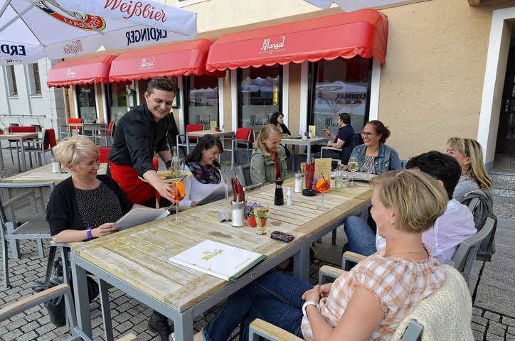 Der Freisitz befindet sich in bester Lage auf dem Markt.