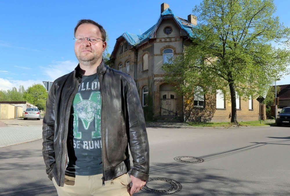 Einst ein Aushängeschild von Zscherndorf: „Die Linde“. Jetzt verfällt das Haus. Michael Aermes hofft, dass sich bald etwas ändert.
