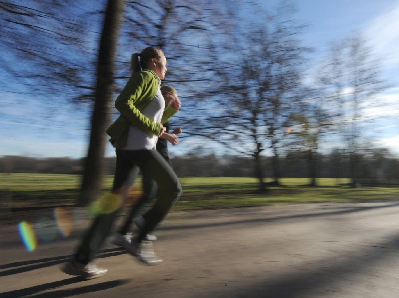 Wer sich zum Sport mit Freunden verabredet, ist motivierter.