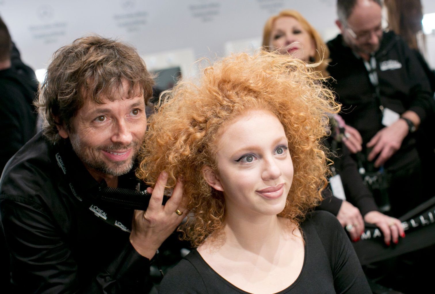 Vor der Show: Anna Ermakowa wird frisiert.