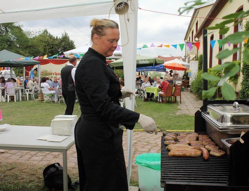Jana Sixtus kümmerte sich um den Grillstand bei der MDR-Party.