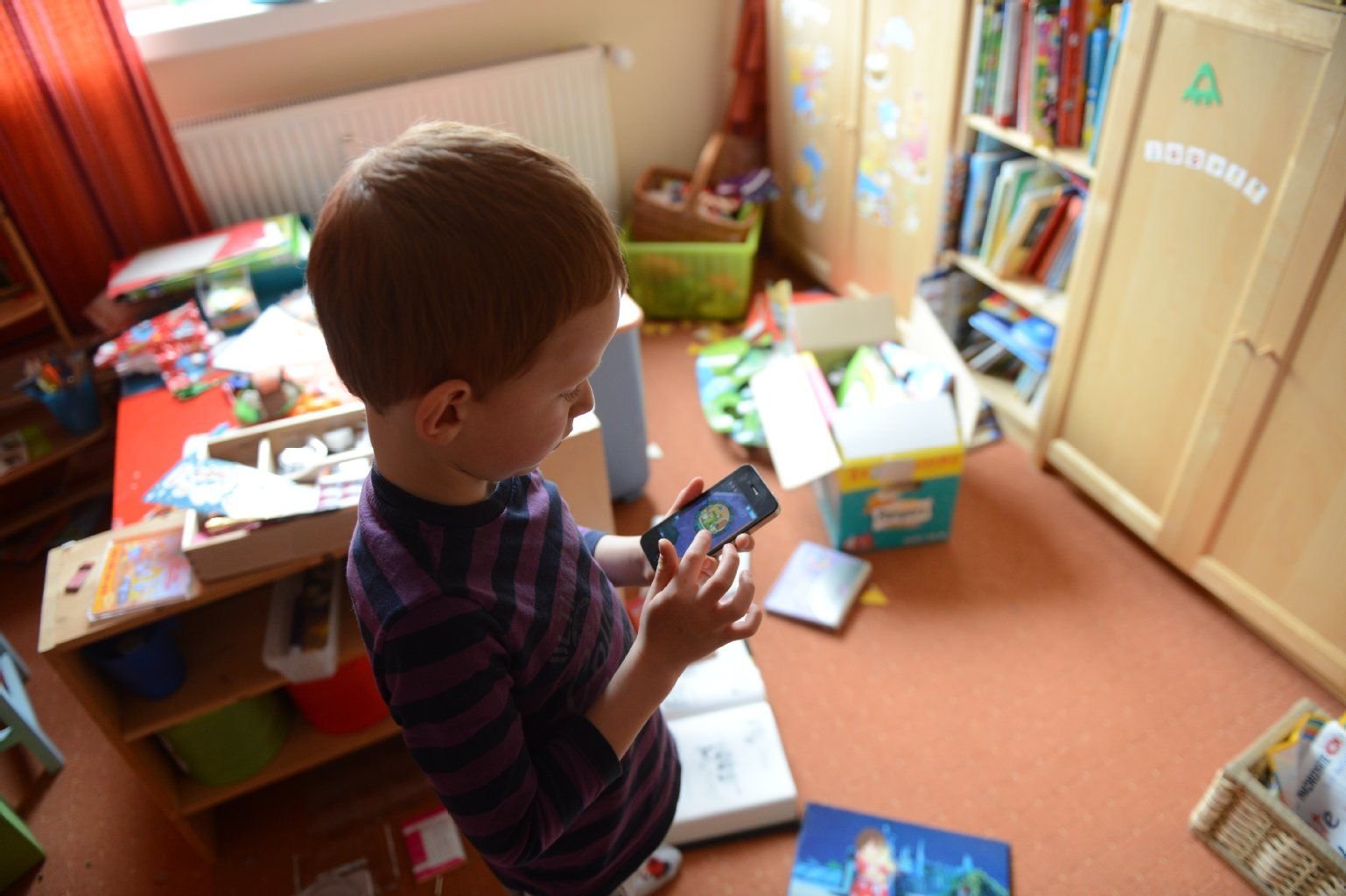 Kleine Kinder kommen immer häufiger in Kontakt mit dem Internet.