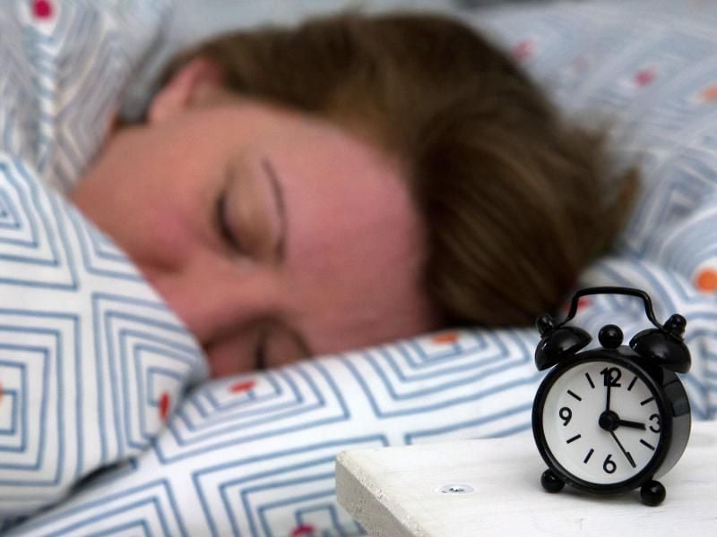 Nachtmenschen können sich über die Umstellung auf Winterzeit freuen: Sie dürfen morgens eine Stunde länger liegen bleiben.