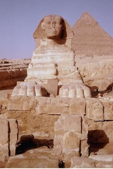 Die Sphinx und die Pyramiden sind die Wahrzeichen Ägyptens.
