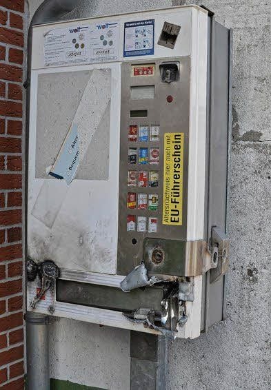 Der zerstörte Zigarettenautomat in Kochstedt