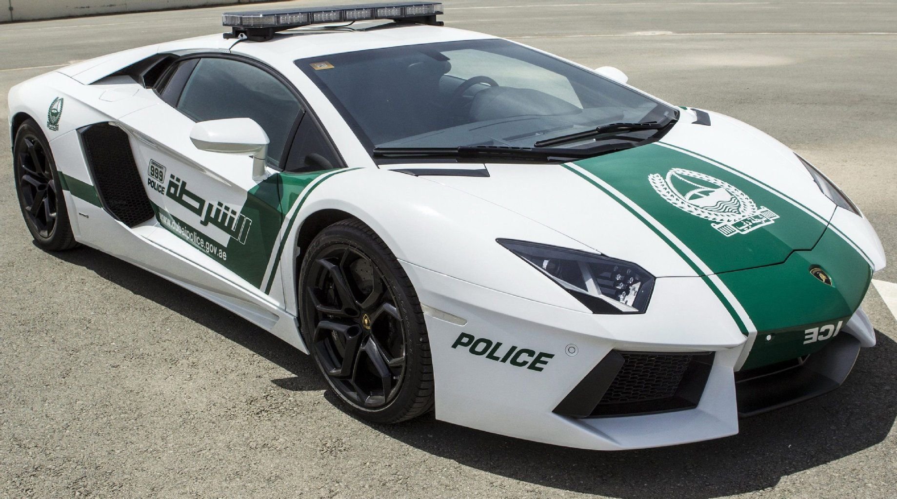 Ein Polizei-Lamborghini: In den Emiraten wurde die Polizei mit mehr Power statt mit mehr Technik ausgestattet.