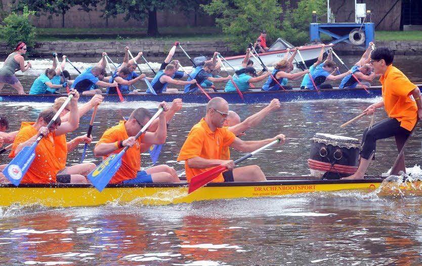Die bunten Drachenboote starten wieder auf der Saale.