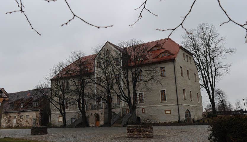 Im Herrenhaus des Kloster Helfta wurde er 1944 geboren.