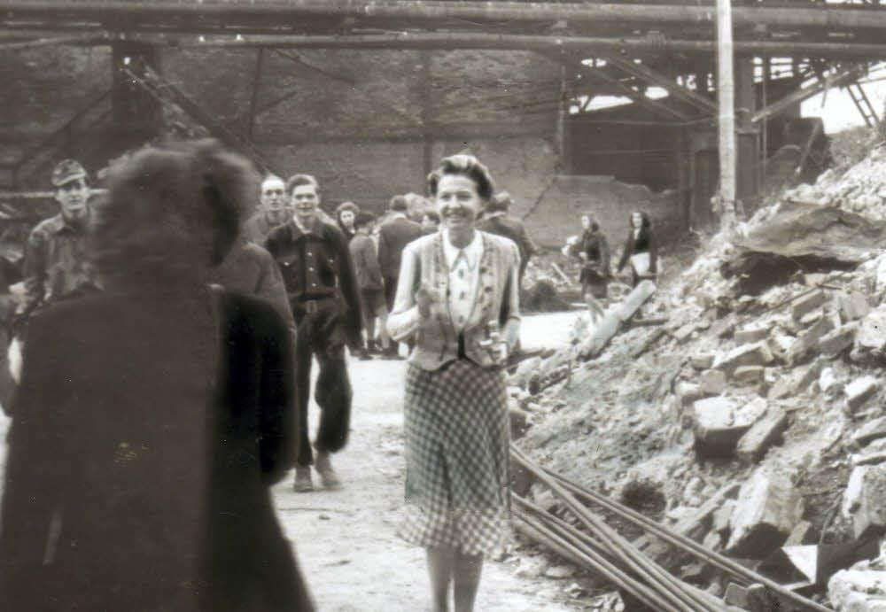 Besonders schwer beschädigt war die Brabag, das spätere Hydrierwerk, Tröglitz durch die Bombenangriffe. Aber auch in den Orten gab es Schäden. Doch der Wille zum Aufbau und Neuanfang der Menschen war groß.