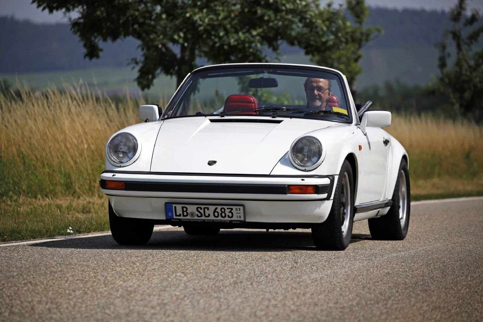 Der Porsche 911 ist sehr rostbeständig - aber nicht nur deshalb ein Evergreen in der Oldie-Szene. Das Bild zeigt ein Cabrio von 1983.
