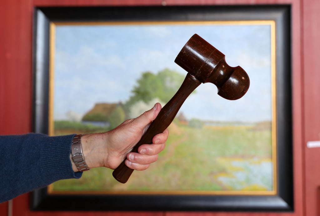 Das HanseCenter Gardelegen kam am Donnerstag unter den Hammer. Symbolfoto: dpa