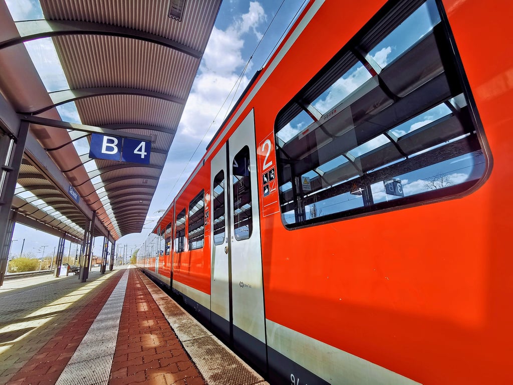 Die Deutsche Bahn Netz AG plant nahe des Salzwedeler Bahnhofs den Aufbau eines Überholgleises.