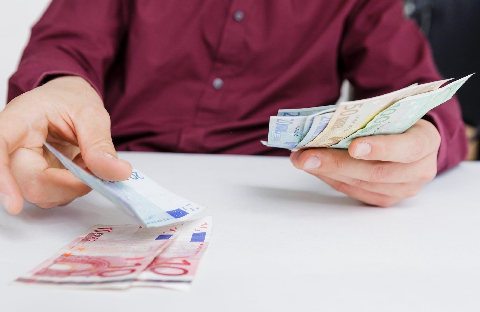 Anlegern wird geraten, das Geld so verteilen, dass möglichst viel Rendite erzielt werden kann. Allerding sollte die deutsche Einlagensicherung gelten.