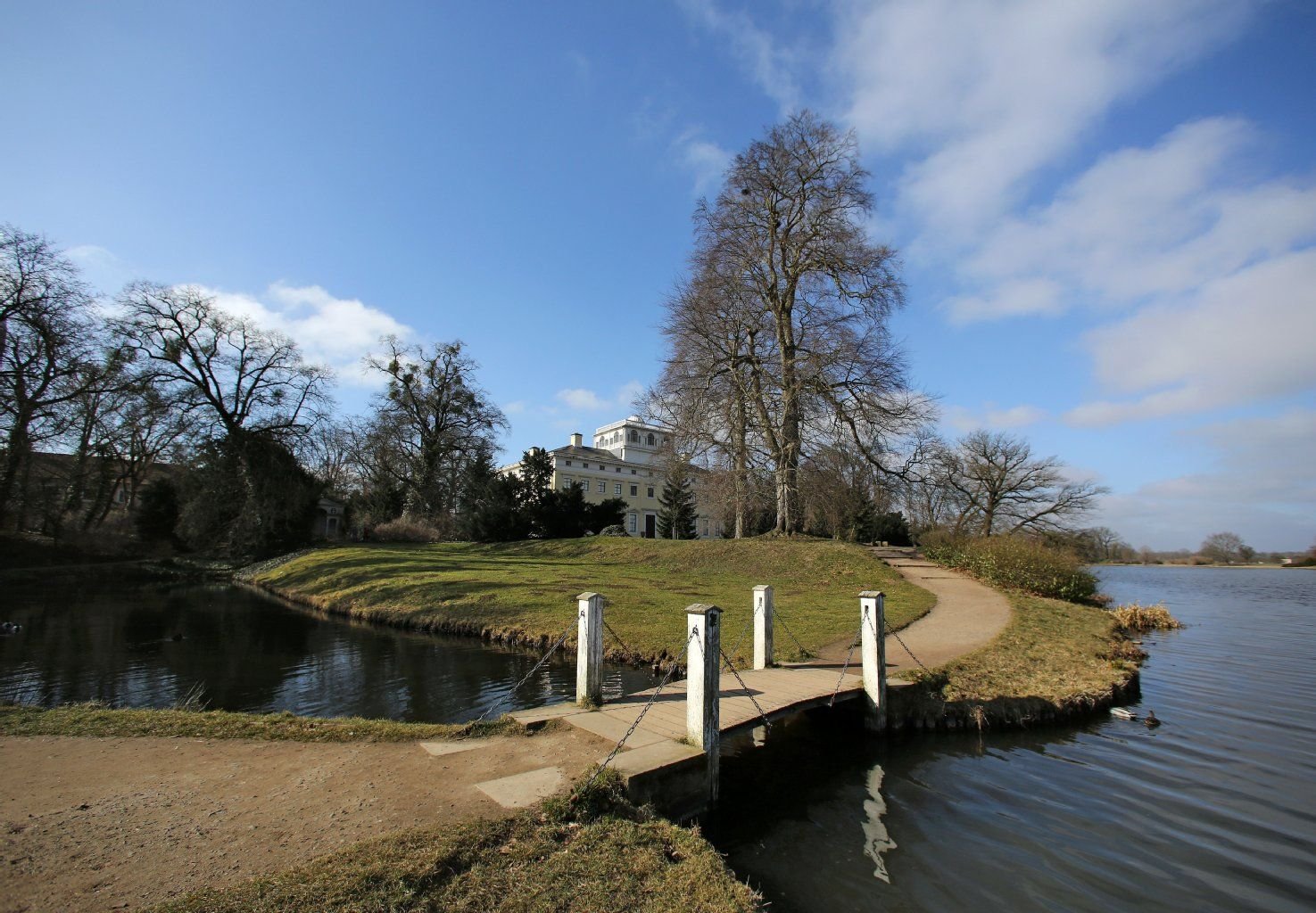 Schloss Wörlitz. Vor 250 Jahren ließ Fürst Leopold III. Friedrich Franz von Anhalt-Dessau (1740-1817) die Spaten in die Hand nehmen.