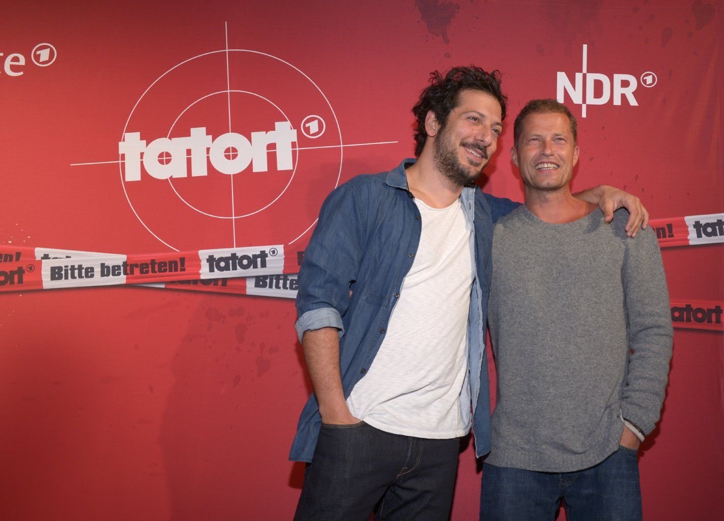 Die Twittergemeinde äujßert sich zum Tatort "Blutgeld": Viel Lob für Fahri Yardim (l,), viel Häme für Til Schweiger.
