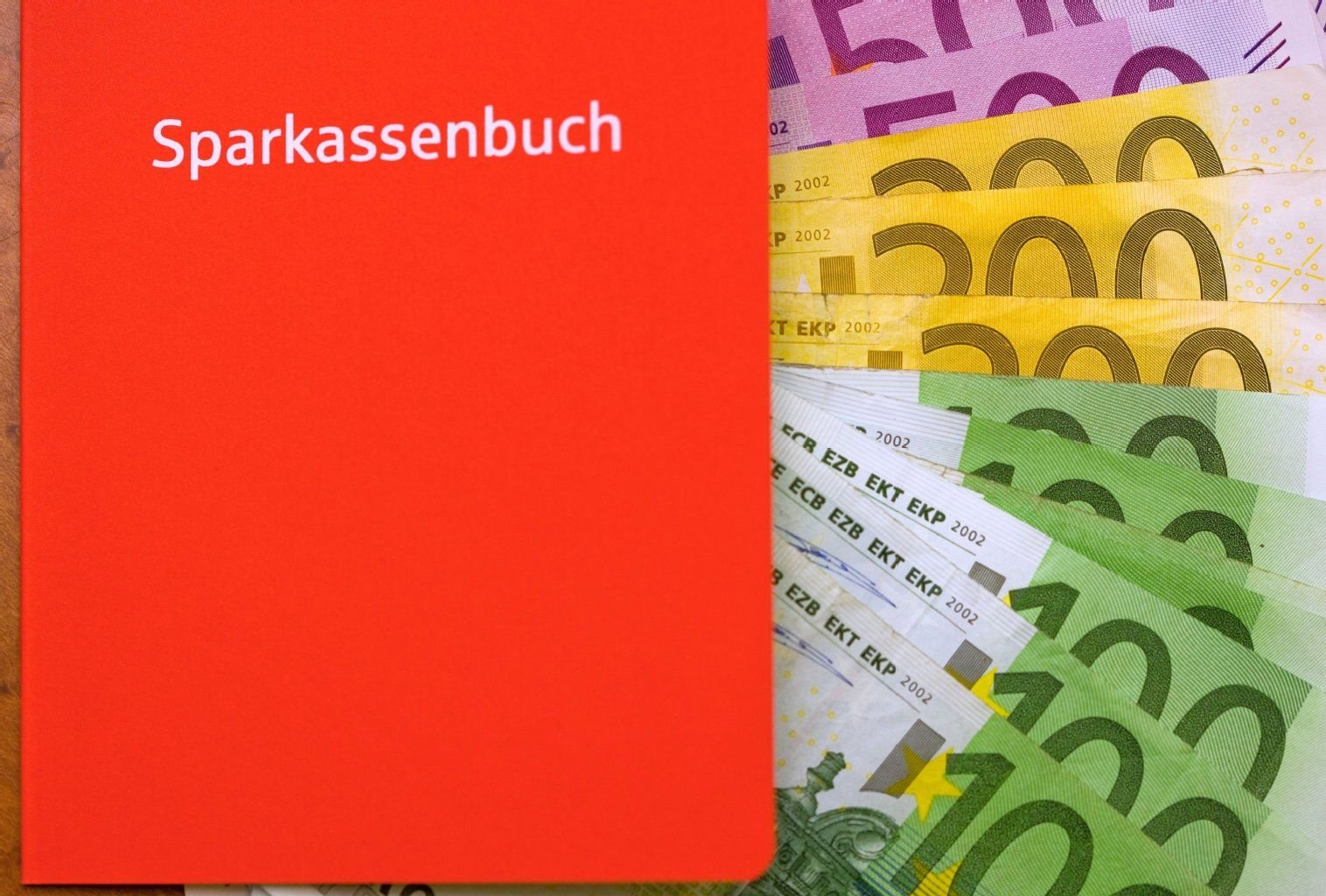 Zinserträge aus Sparguthaben sind steuerpflichtig - aber auch Kinder profitieren von Freibeträgen.