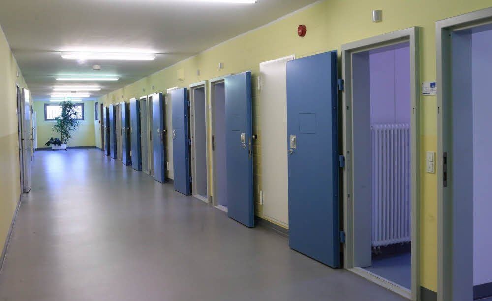 Die Justizvollzugsanstalt Burg. Hier saß Silvio T. aus Aschersleben, bevor ihm die Flucht gelang.