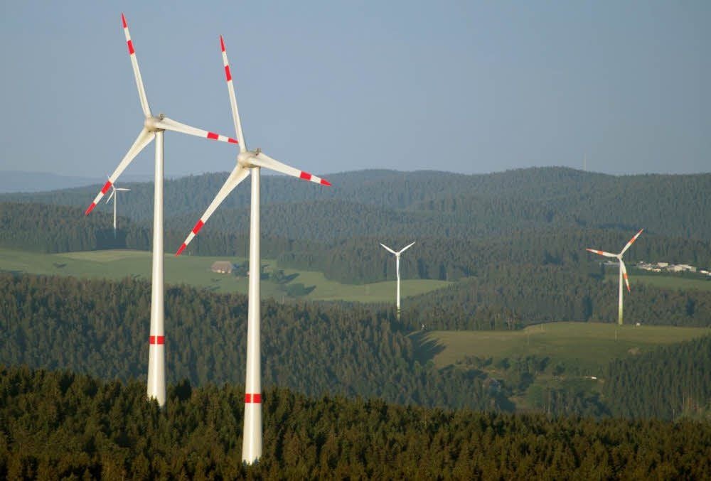 Die Windräder stehen auf den Anhöhen des Schwarzwaldes bei Waldkirch in Baden-Württemberg.