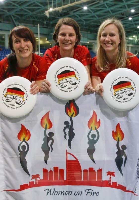 Die Welt ist eine Scheibe: Kathleen Merx, Daniela Kathmann und Julia Nitz (v. l.) - hier noch am Trainingsort Brandberge - sind derzeit in Dubai zur Weltmeisterschaft.