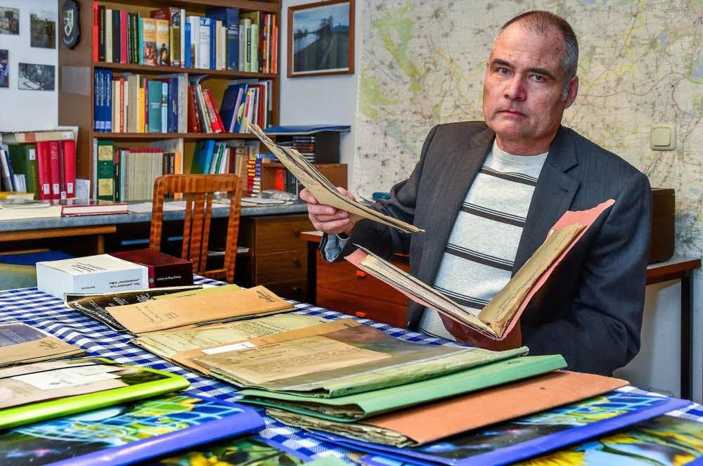 Der Bad Dürrenberger Manfred Linck hat durch Zufall Dokumente gefunden, die die Tätigkeit des bekannten Merseburger Wissenschaftlers Günther Adolphi in Auschwitz während der Nazi-Zeit dokumentieren. Bereits vor Jahren hatte ein Historiker entsprechende Verbindungen aufgedeckt.