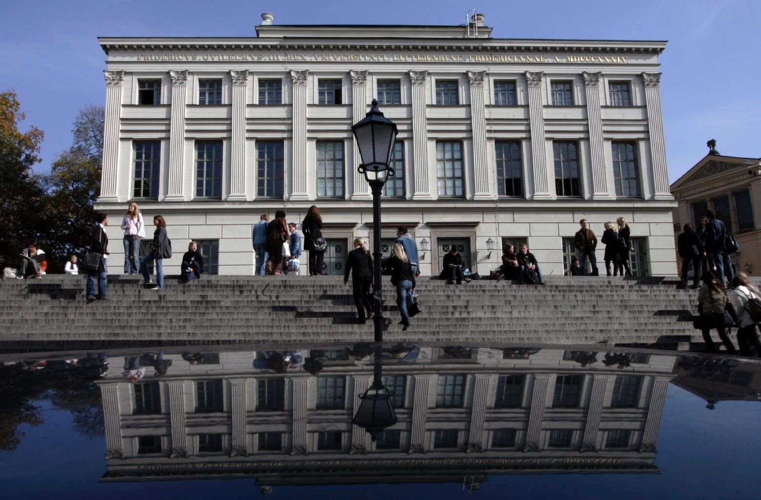Der Uniplatz vor dem Löwengebäude in Halle an der Saale. Am 28. März 2015 findet dort der traditionelle Hochschulinformationstag statt.