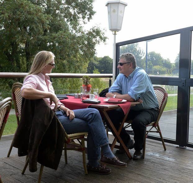 Ein lauschiger Ort an der Elbe, auch wenn es sich nicht so anhört, ist der Magdeburger Wissenschaftshafen. Ex-Ministerin Birgitta Wolff traf sich hier zum Sommergespräch mit MZ-Redakteur Hendrik Kranert-Rydzy.