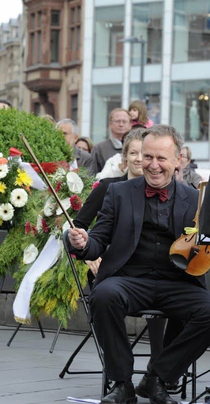 Als Moderator und Musiker war Matthias Erben bei der Händel-Feierstunde am Start.