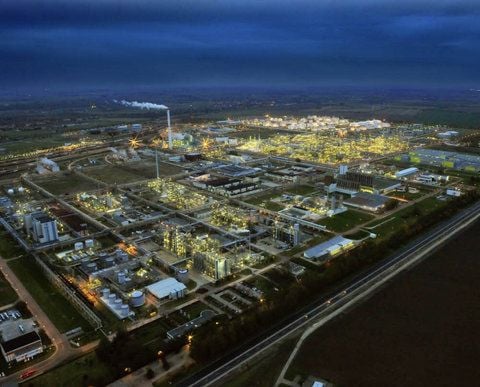 In Leuna gibt es etwa 30 Chemie-Unternehmen. Am Standort arbeiten rund 9000 Menschen.