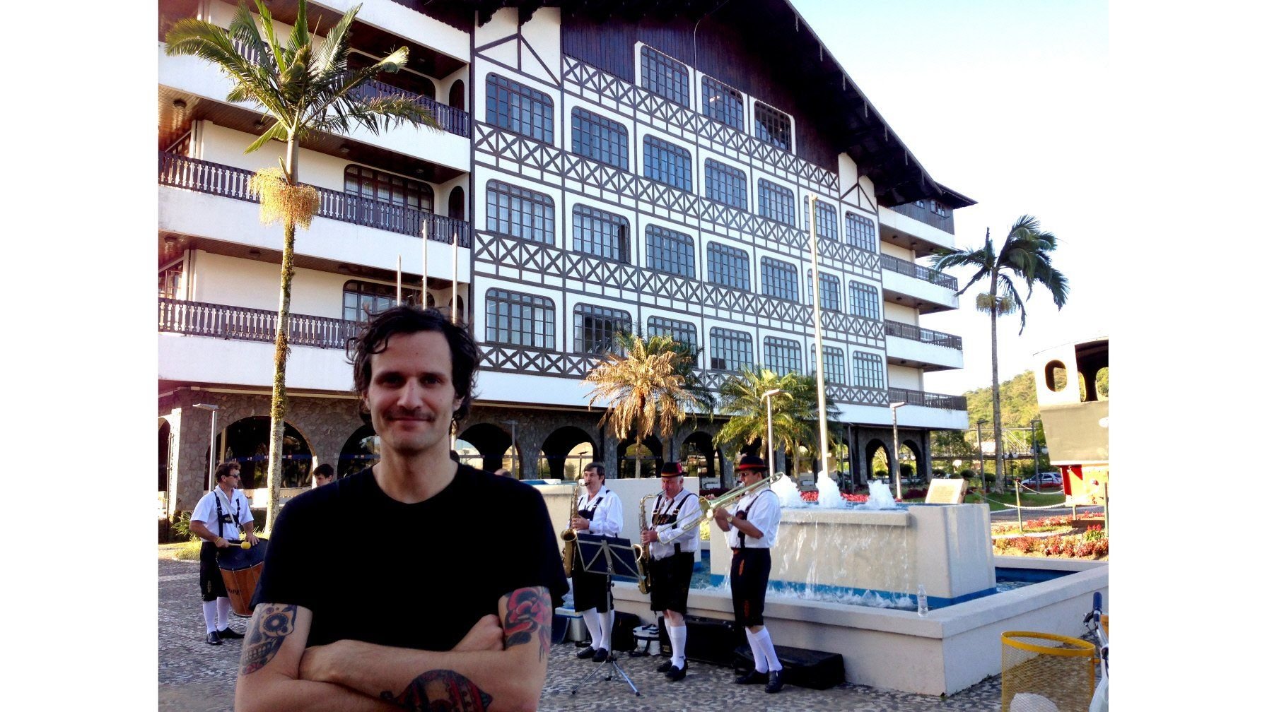 Manuel Möglich auf deutscher Spurensuche in Blumenau.
